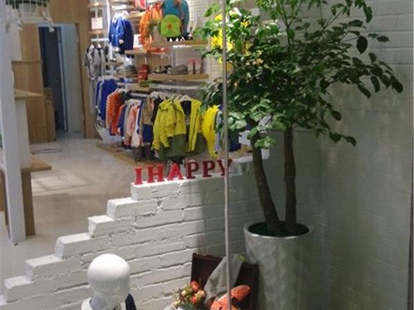 海贝时尚童装店铺展示