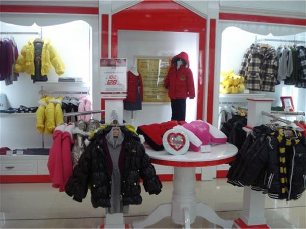 姗可诗格文时尚童装店铺展示