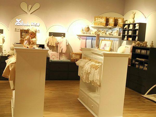 尚芭蒂婴童装店铺展示