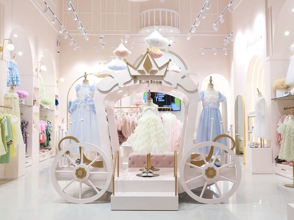 蓬纱馆青少年装店铺展示