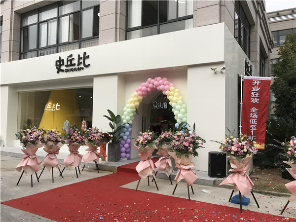 史丘比时尚童装店铺展示