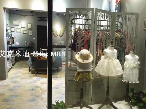 艾克米迪青少年装店铺展示