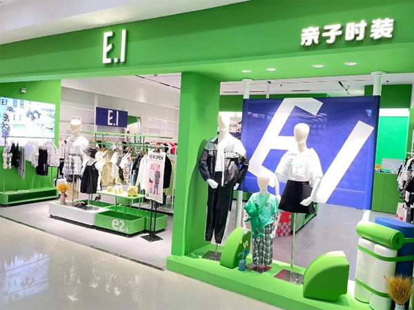 一爱青少年装店铺展示