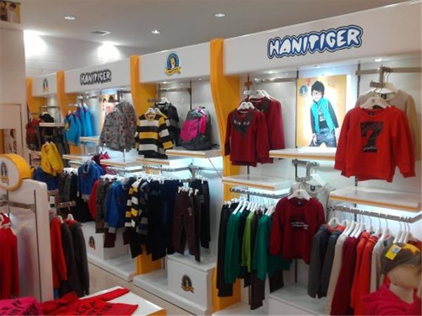 小虎憨尼时尚童装店铺展示