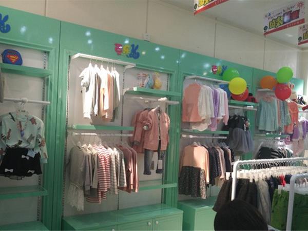 芭乐兔时尚童装店铺展示
