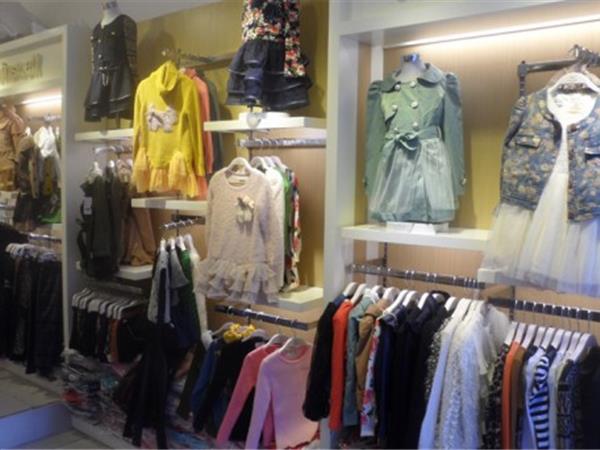 EM7时尚童装店铺展示