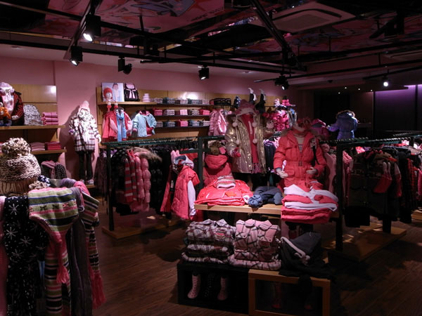 今童王时尚童装店铺展示