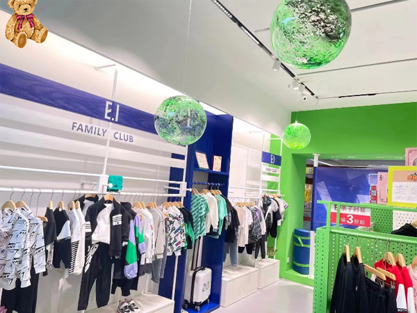 一爱青少年装店铺展示