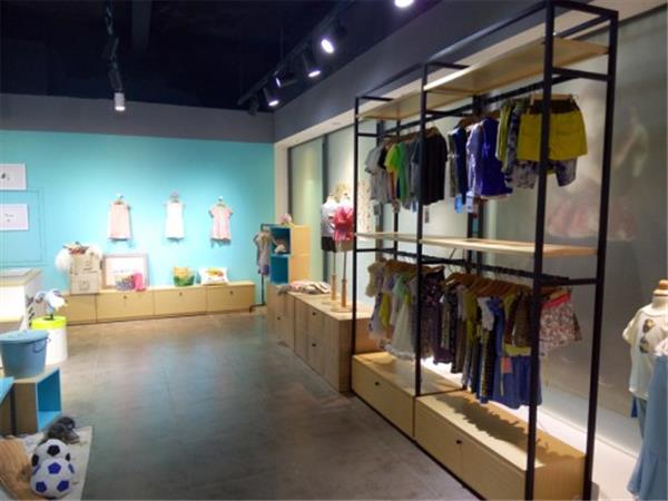 丛林的鱼时尚童装店铺展示
