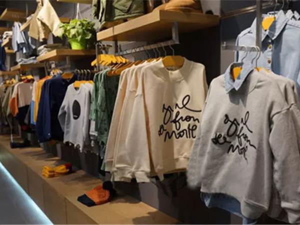 纸胡椒青少年装店铺展示