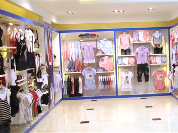 鎏恒色婴童装店铺展示