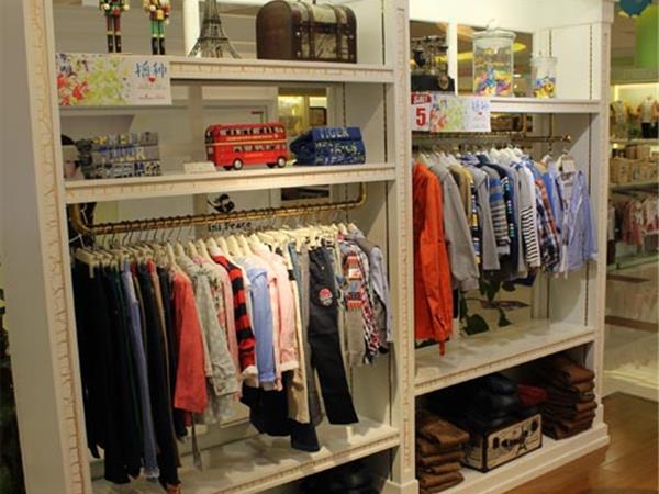 小虎帕蒂青少年装店铺展示