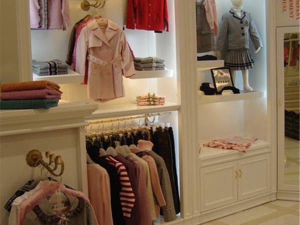 哥曼诗婴童装店铺展示