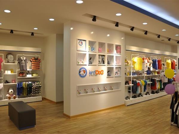 乖乖狗时尚童装店铺展示