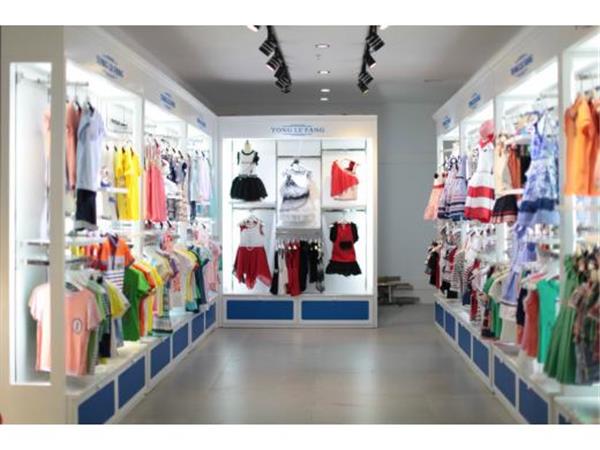 童乐坊青少年装店铺展示