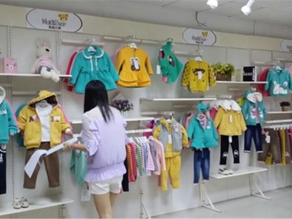 奈迪贝熊时尚童装店铺展示
