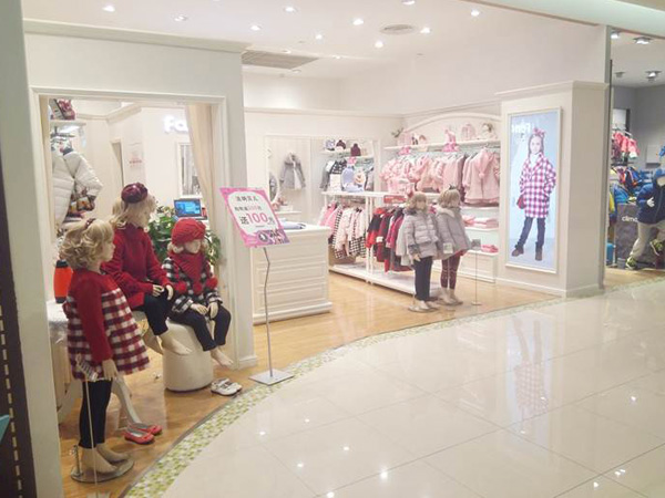 法纳贝儿时尚童装店铺展示