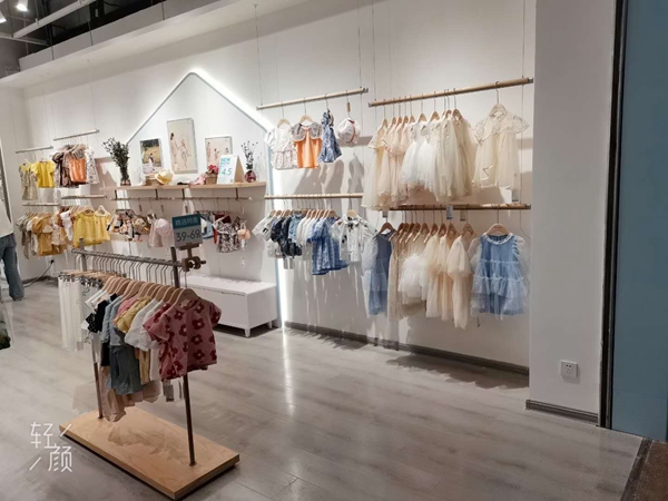 奕玛青少年装店铺展示