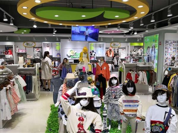 班尼豆时尚童装店铺展示