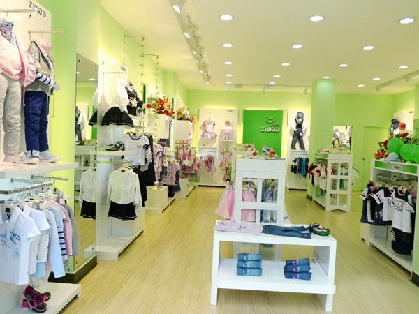 小木马时尚童装店铺展示