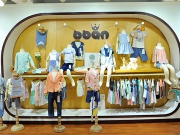 比比安时尚童装店铺展示