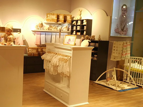 尚芭蒂婴童装店铺展示