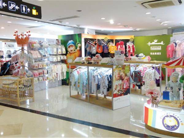 贺曼婴童装店铺展示