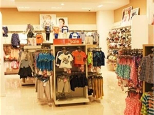 巴贝豆时尚童装店铺展示