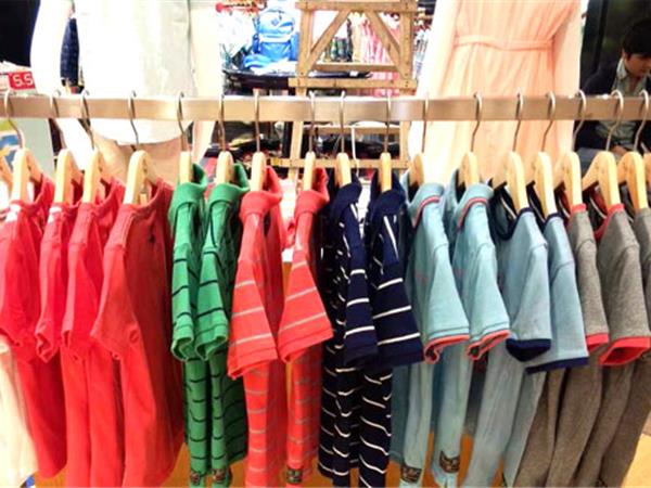 比尔叔叔时尚童装店铺展示