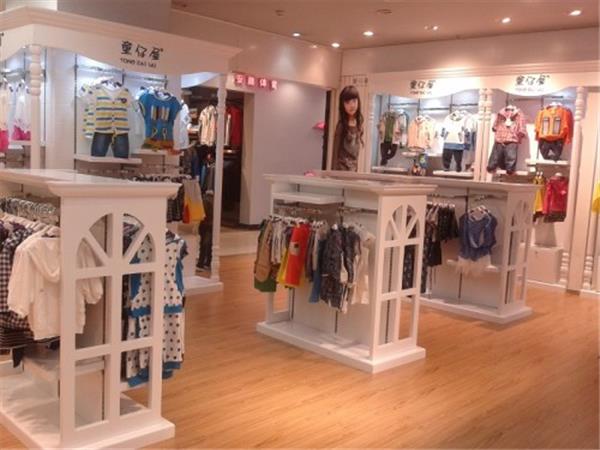 童仔屋时尚童装店铺展示