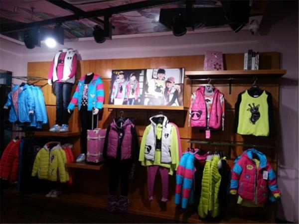 今童王时尚童装店铺展示