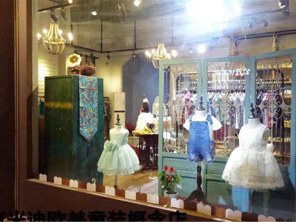 艾克米迪青少年装店铺展示