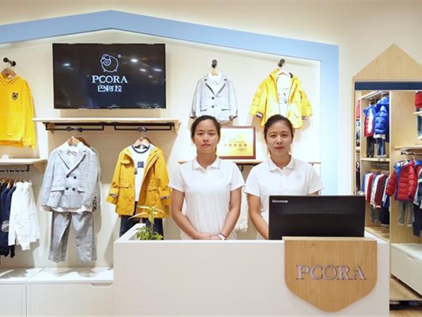 巴柯拉时尚童装店铺展示