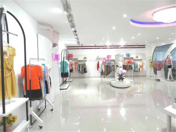 安宝儿婴童装店铺展示