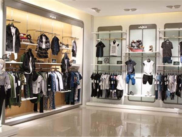 外奇青少年装店铺展示