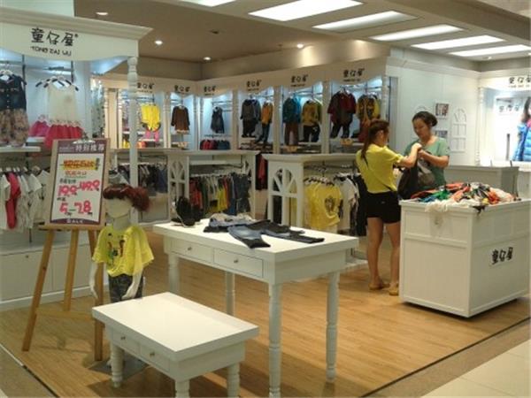 童仔屋时尚童装店铺展示