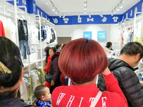 米奇城堡时尚童装店铺展示
