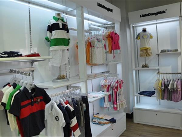 小当唛时尚童装店铺展示