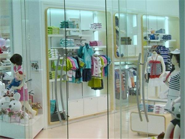 生肖王青少年装店铺展示