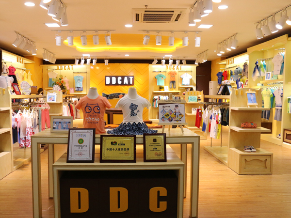 叮当猫潮牌店铺展示