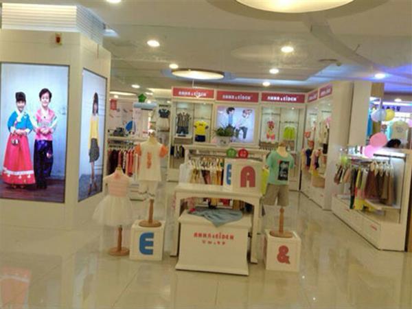安娜&爱登韩版童装店铺展示