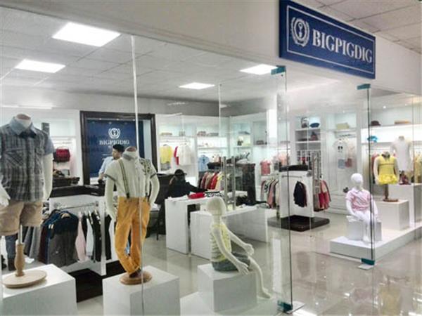比格佩帝时尚童装店铺展示
