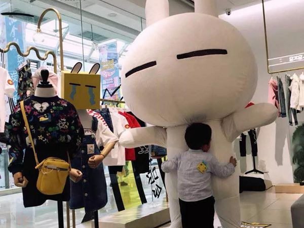 gxg婴童装店铺展示