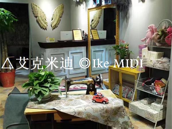 艾克米迪青少年装店铺展示