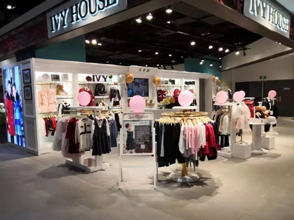 常春藤时尚童装店铺展示