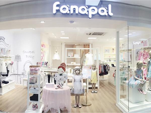 法纳贝儿时尚童装店铺展示