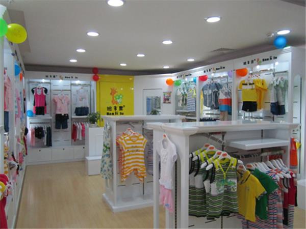 班吉鹿青少年装店铺展示