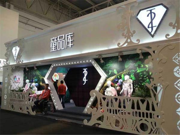 J2时尚童装店铺展示