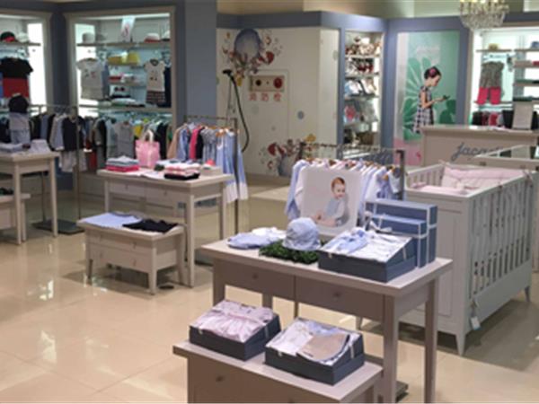 亚卡迪时尚童装店铺展示