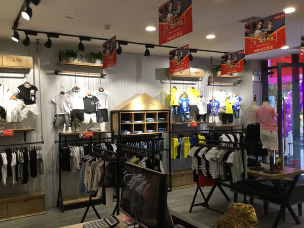 YukiSo时尚童装店铺展示